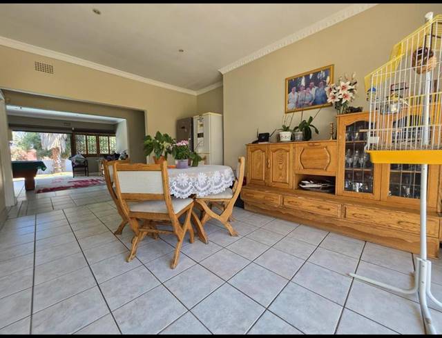 3 BEDROOM HOUSE FOR SALE IN SOUTH CREST